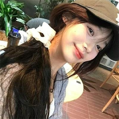 他很怪，他是我爸爸